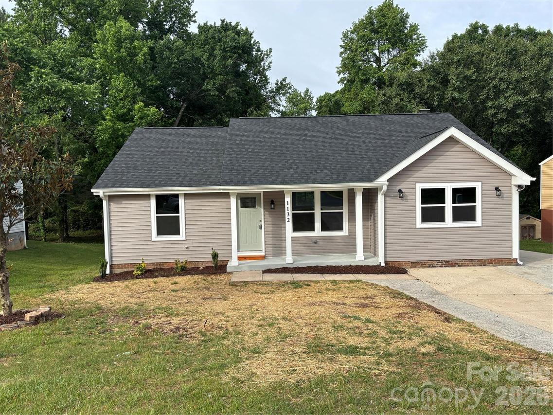 1132 Farmfield Ln., Charlotte, NC 28213