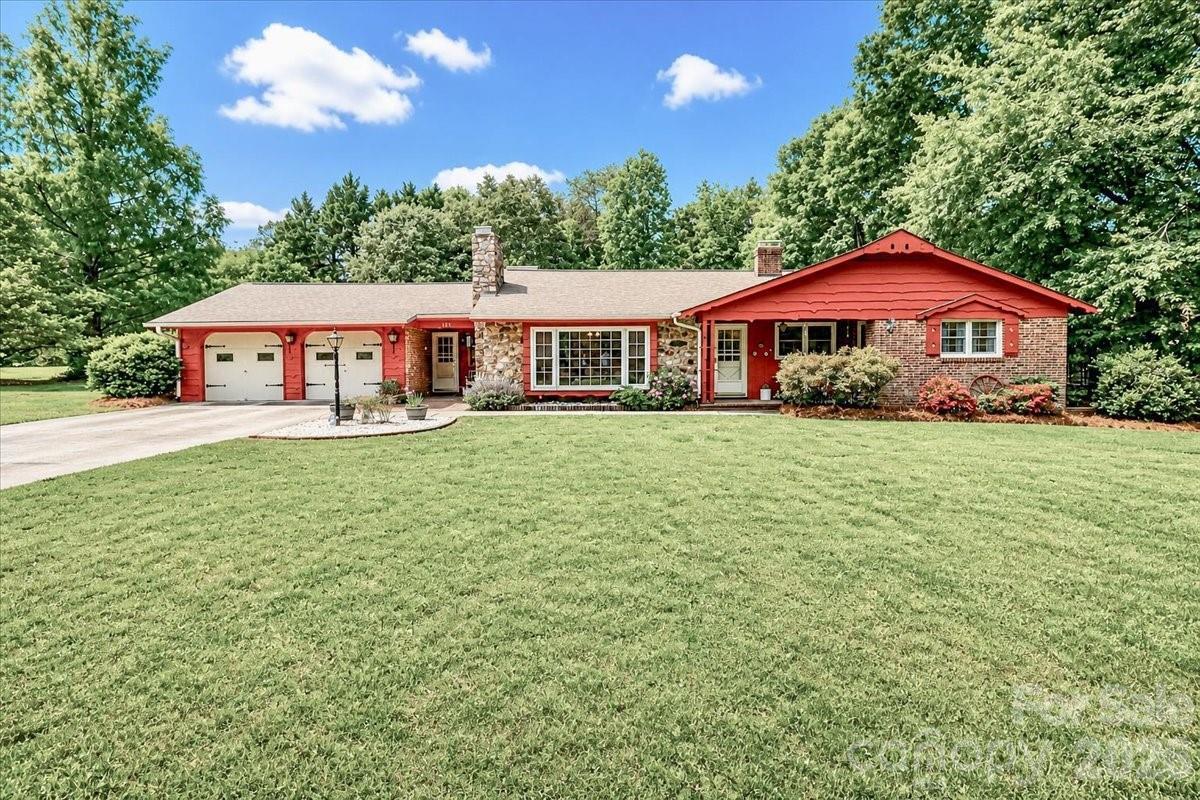 111 Wildflower Ln., Statesville, NC 28625