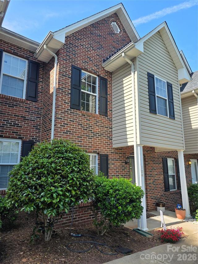 2240 15th Ave. #104, Hickory, NC 28601