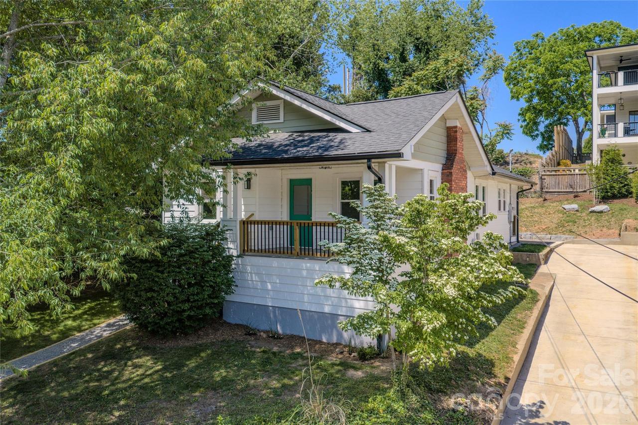 26 Henrietta St., Asheville, NC 28801