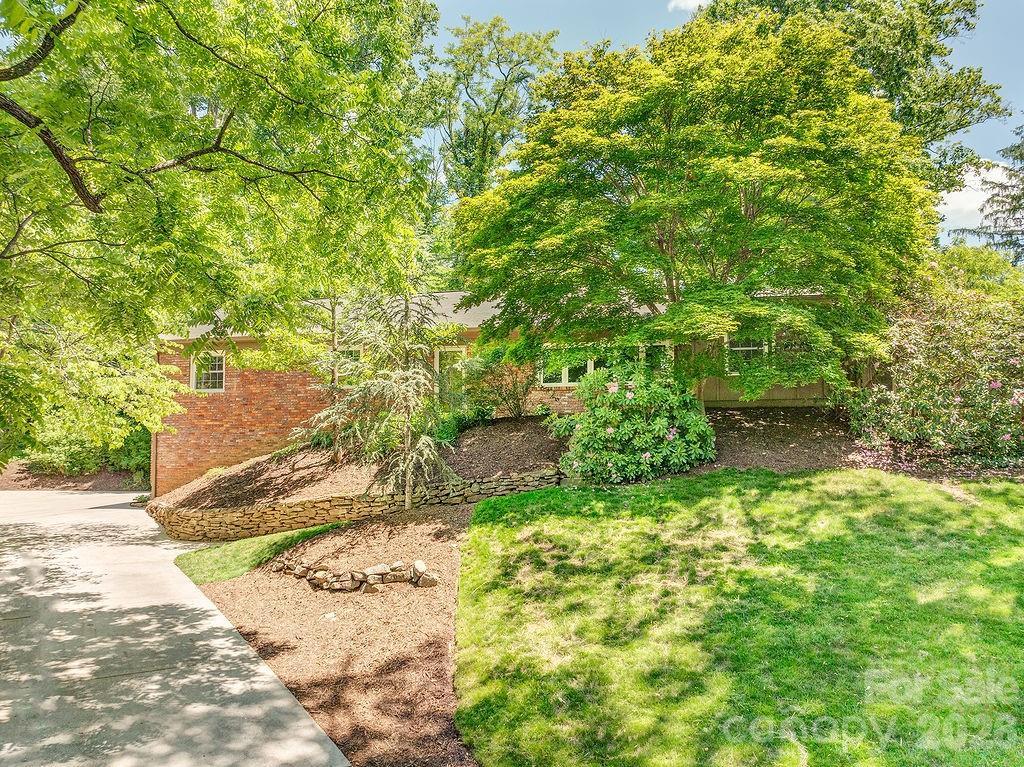 35 Dogwood Rd., Asheville, NC 28804