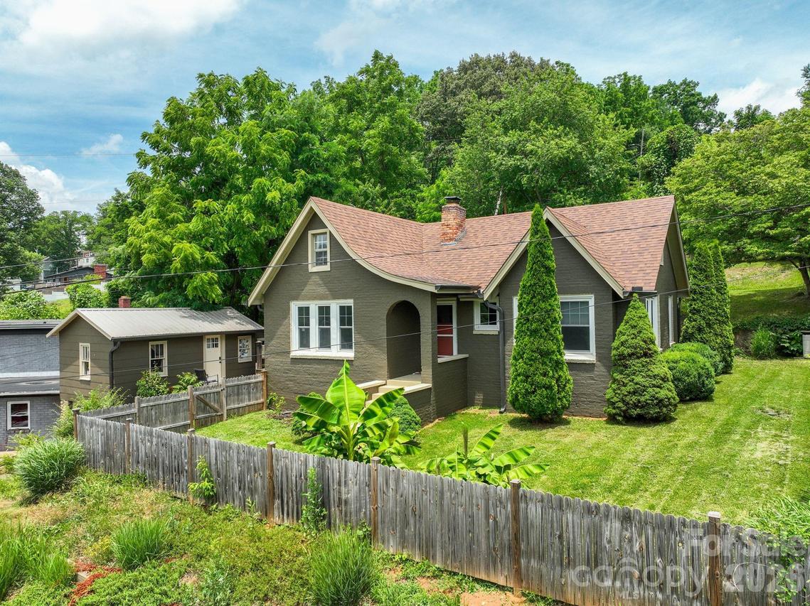 385 Pisgah Dr., Canton, NC 28716