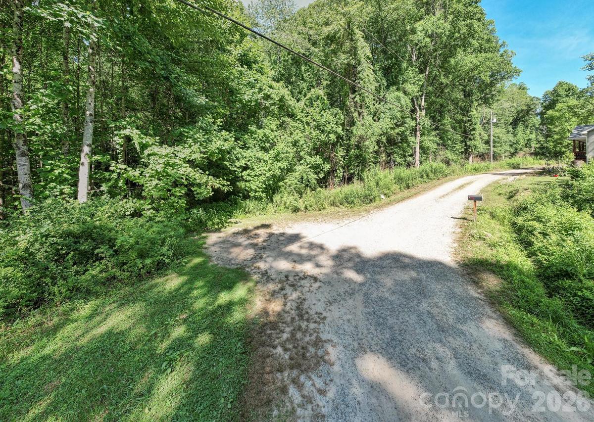 17 Chicago Ave., Black Mountain, NC 28711