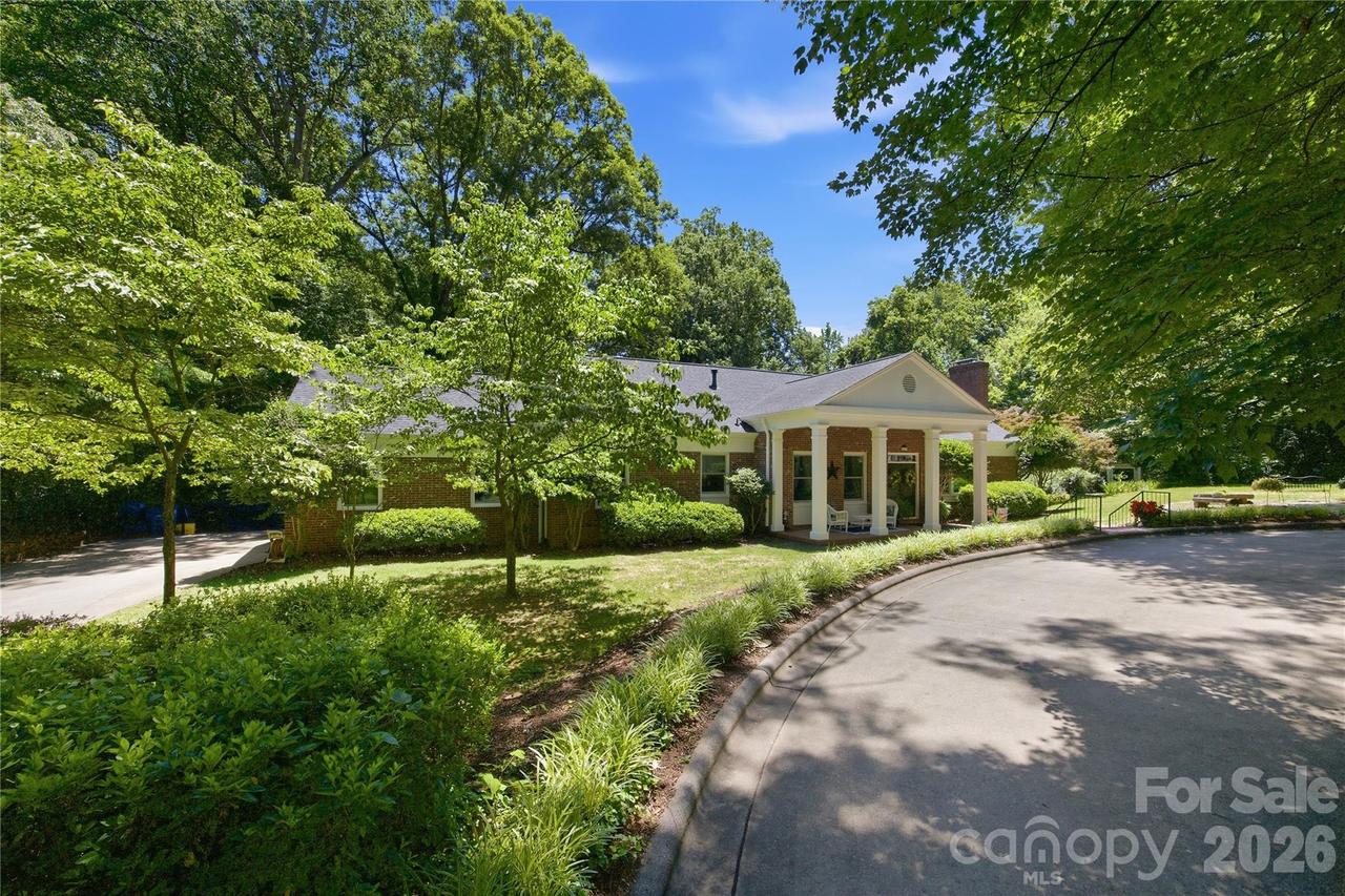 455 Heathcote Dr., Statesville, NC 28677