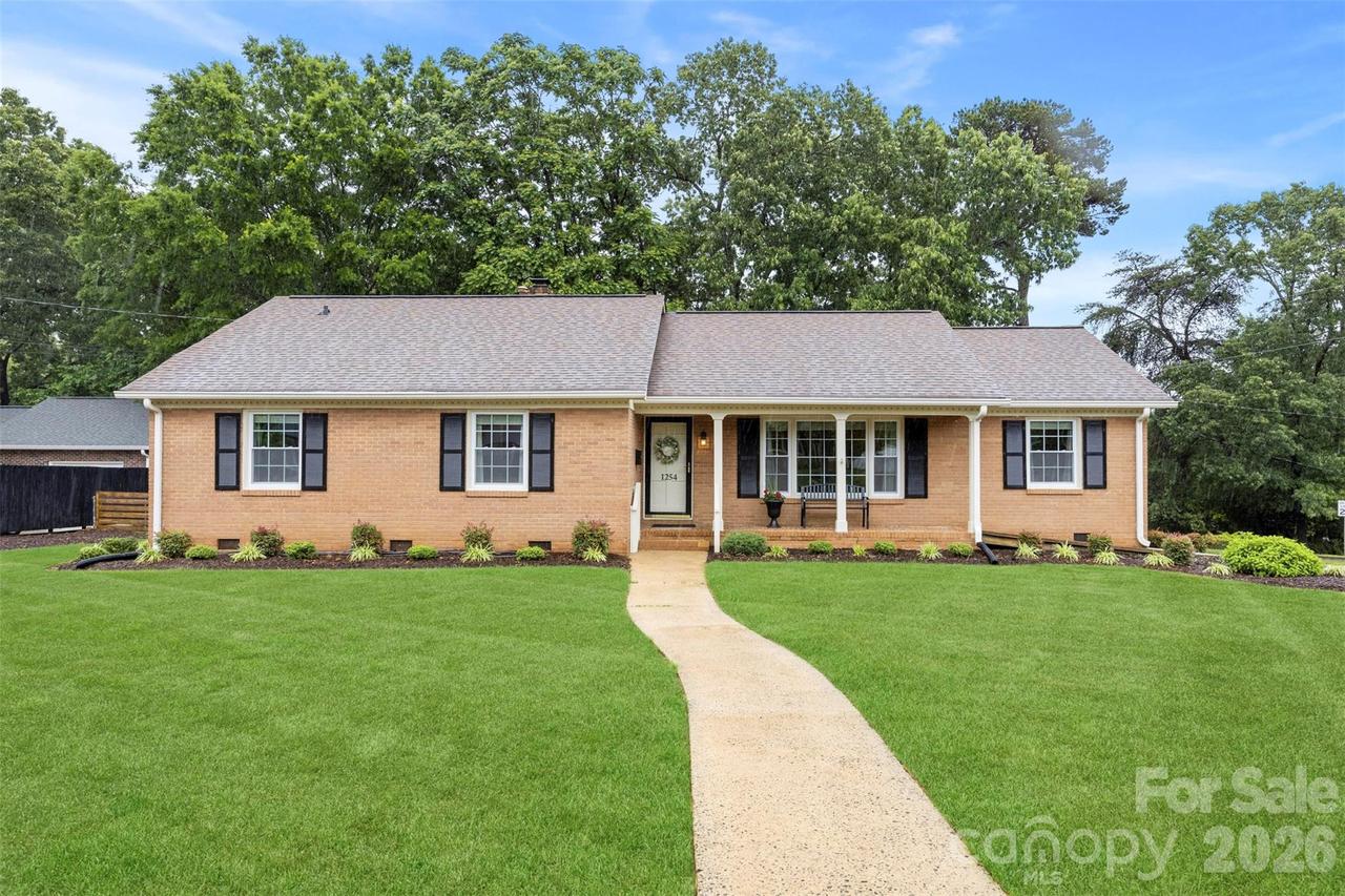 1254 Churchill Dr., Gastonia, NC 28054