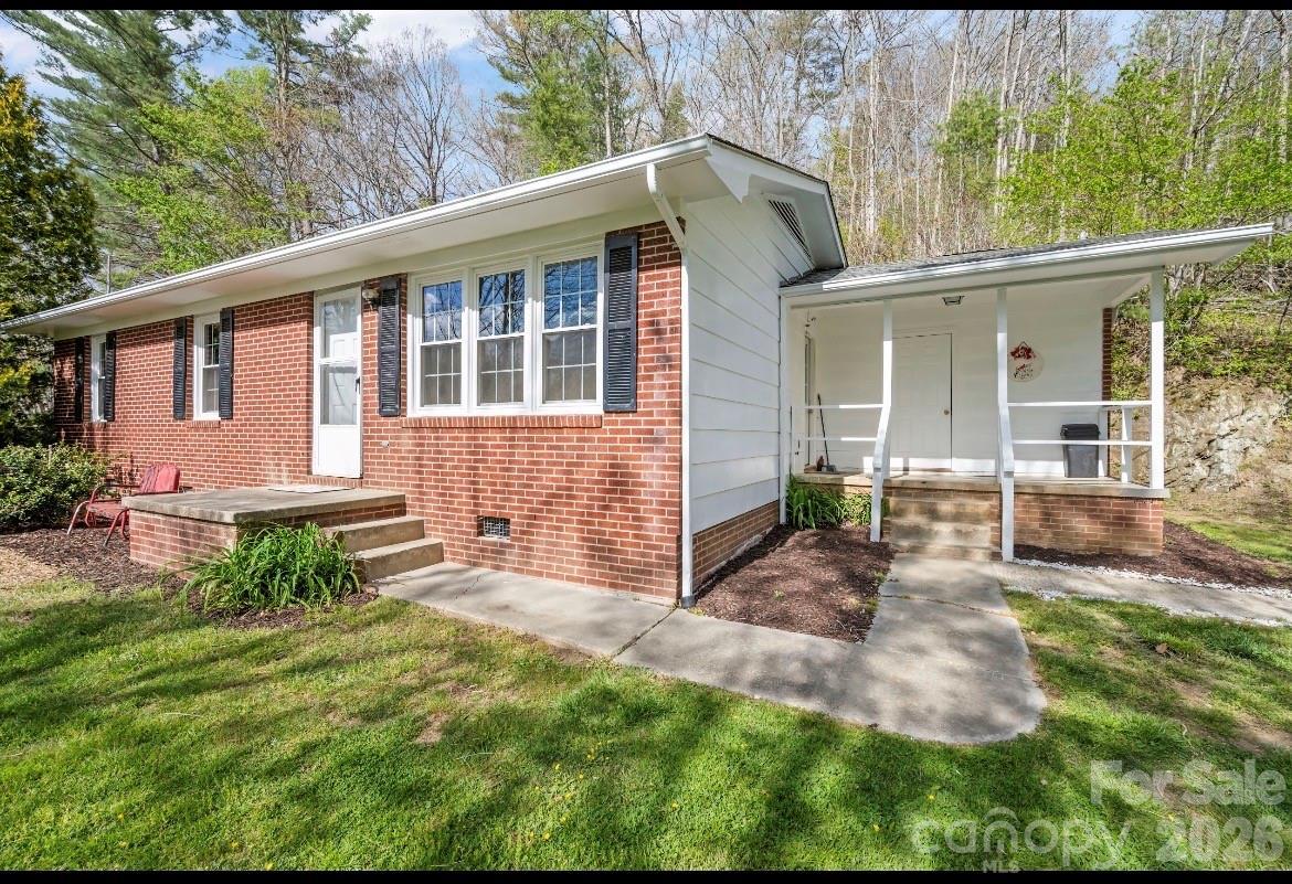 121 Dale Earnhardt Dr., Burnsville, NC 28714