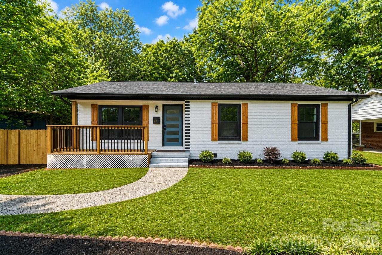 1519 Briarfield Dr., Charlotte, NC 28205