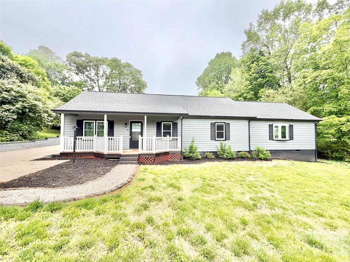 1586 Kenlane Dr., Hickory, NC 28601