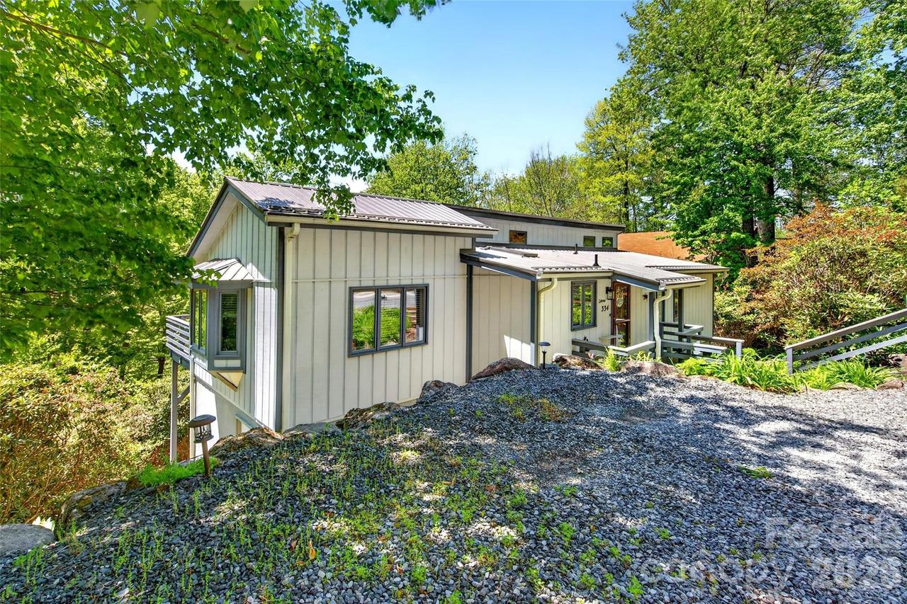 334 Harbor Lake Rd., Newland, NC 28657