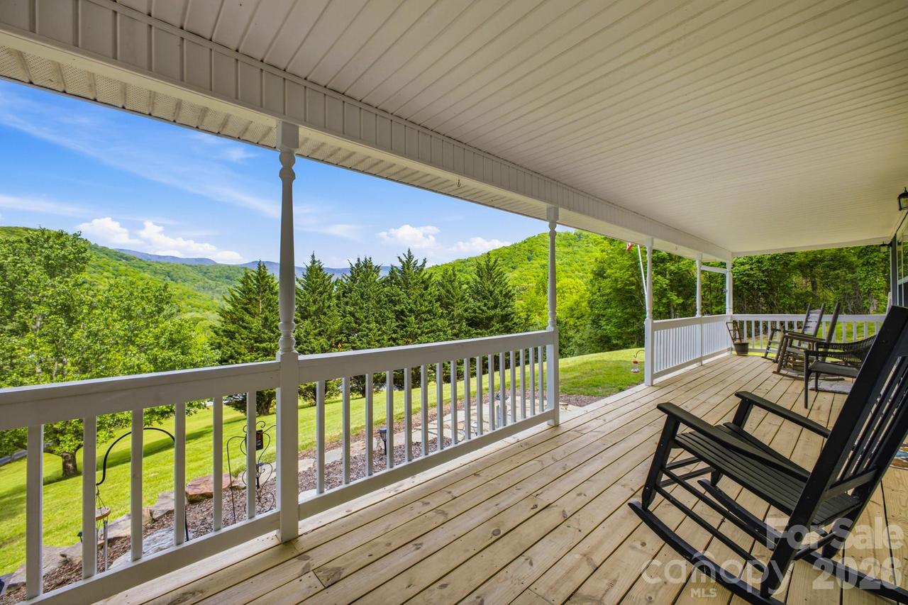 48 Open Range Dr., Barnardsville, NC 28709