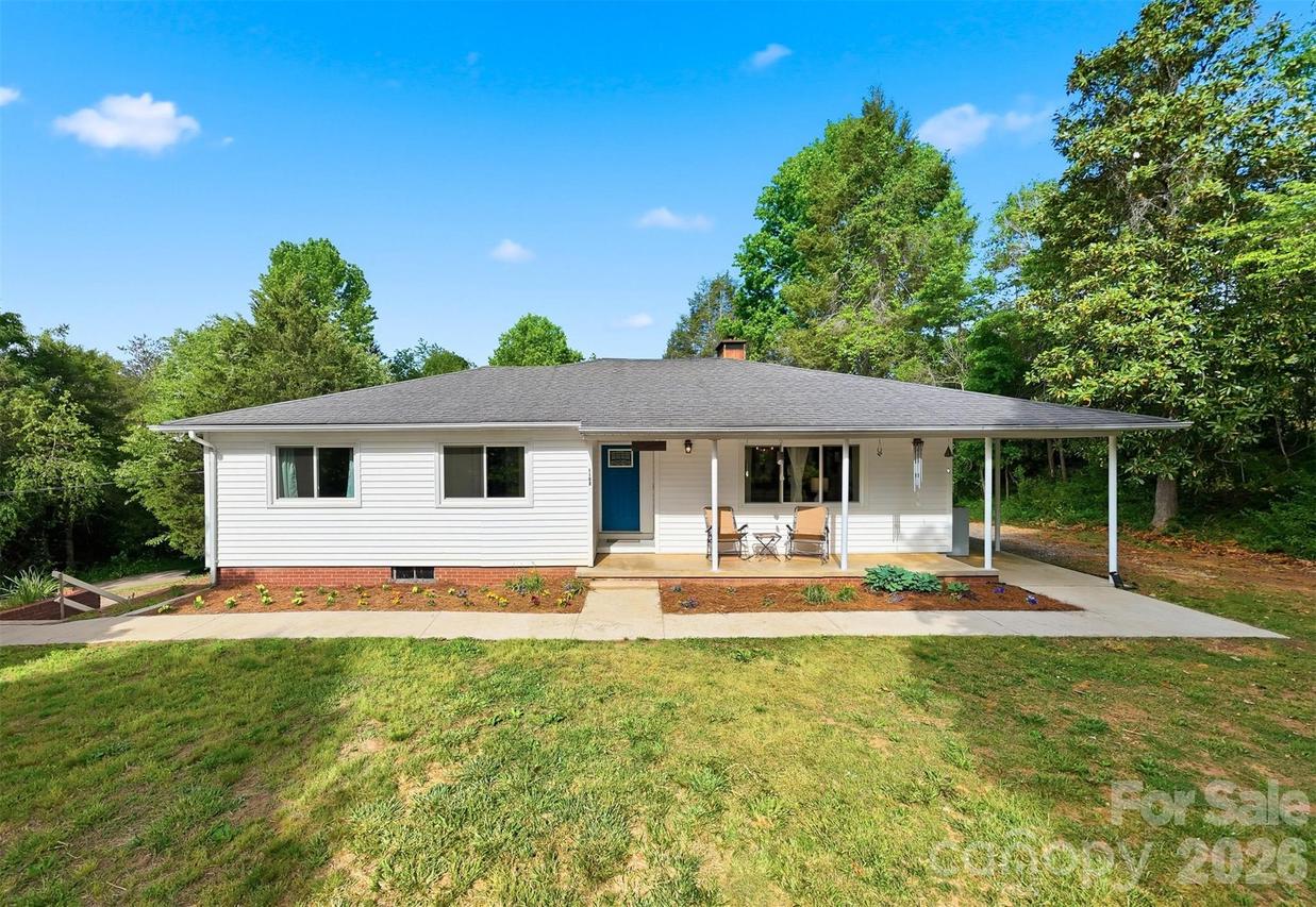 1108 Delwood Dr., Lenoir, NC 28645