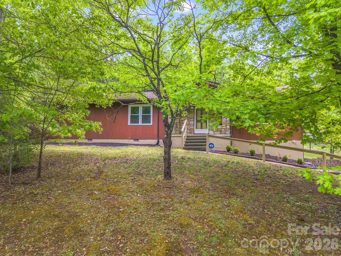 11 Deer Run Dr., Asheville, NC 28803