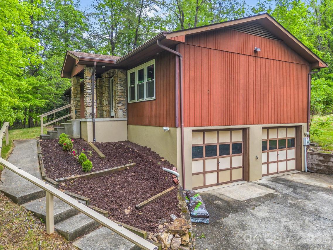 11 Deer Run Dr., Asheville, NC 28803