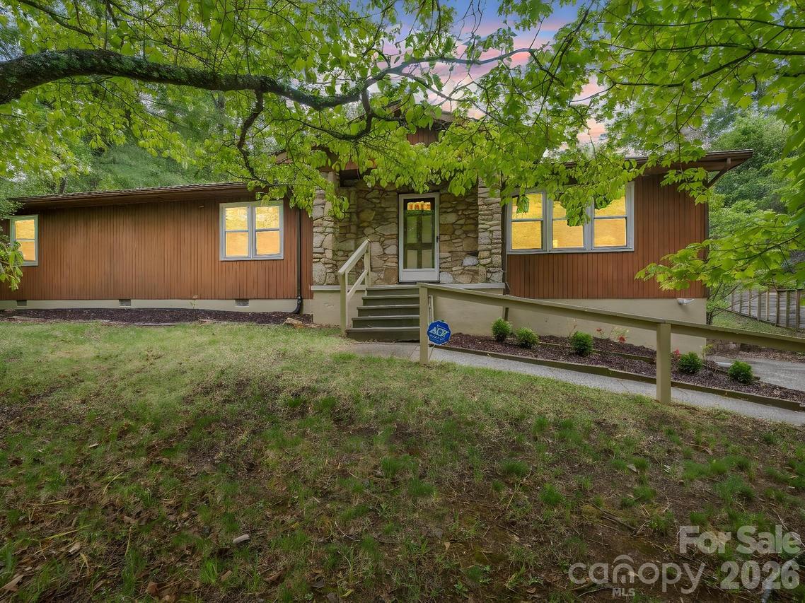 11 Deer Run Dr., Asheville, NC 28803