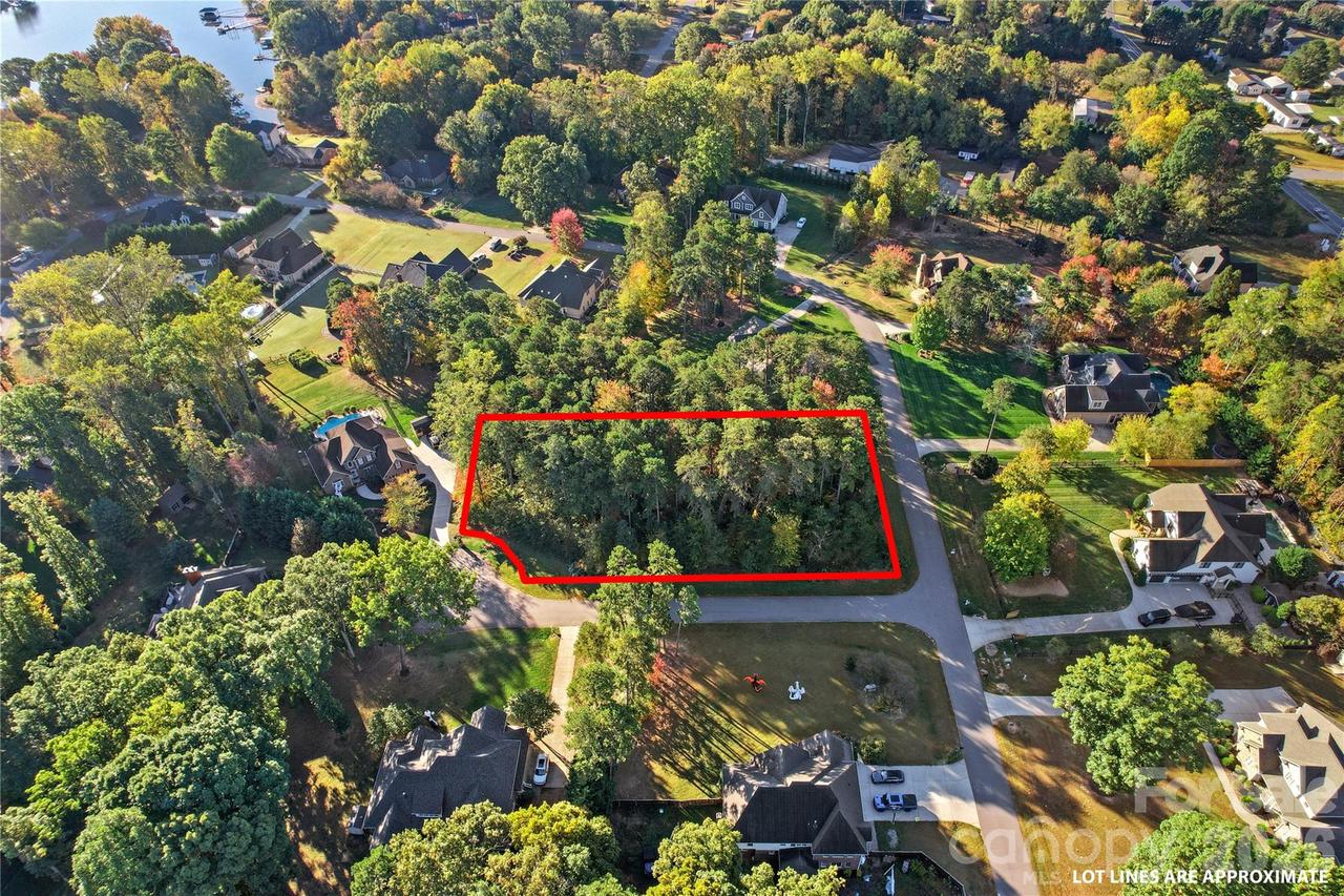 254 Woodstream Cir., Mooresville, NC 28117