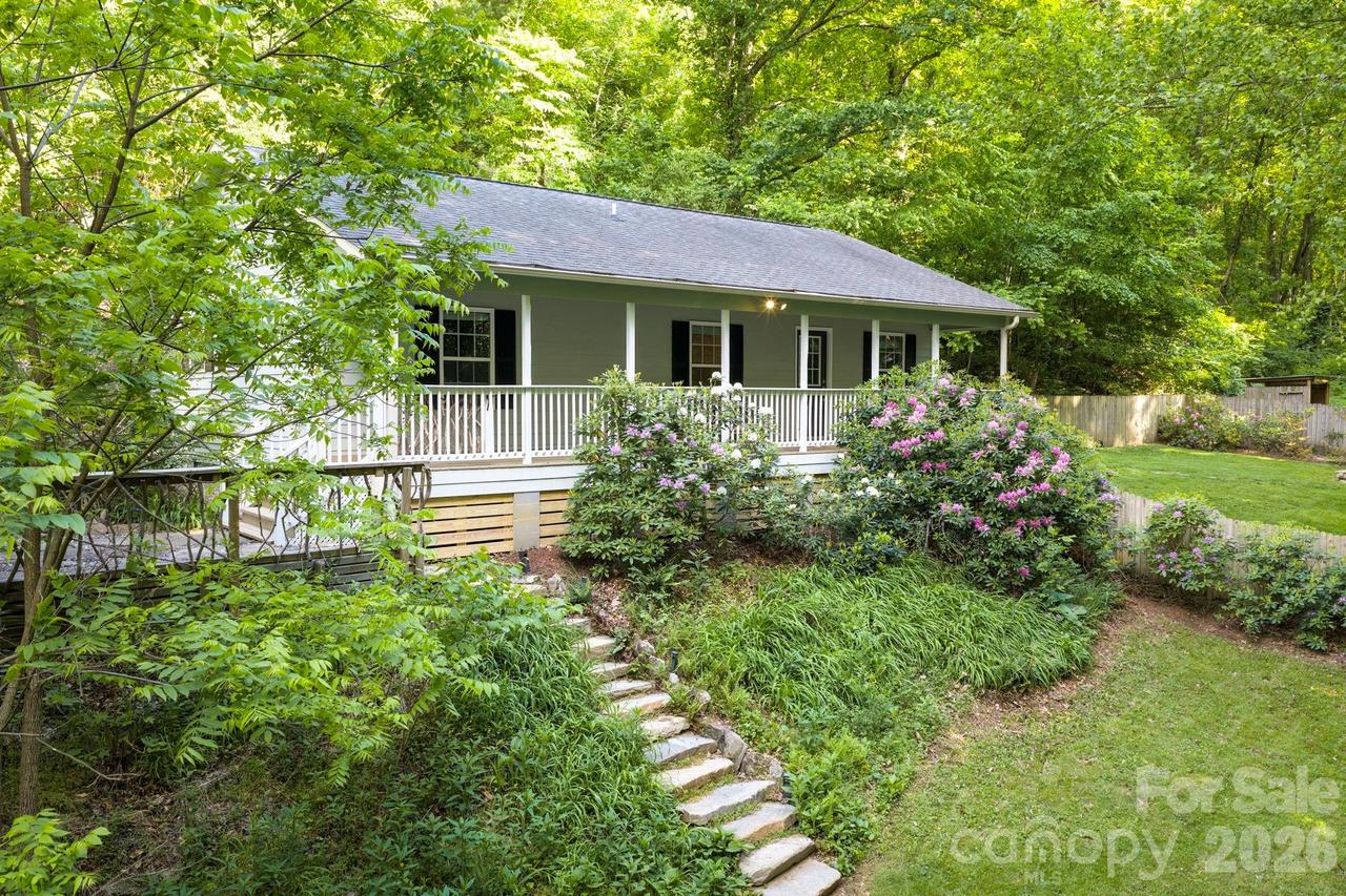 30 Lawterdale Cir., Asheville, NC 28804