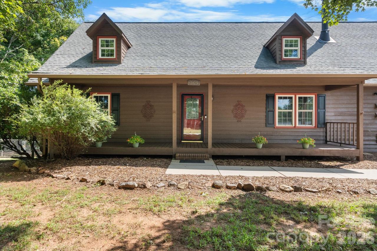 2025 34th Avenue Dr., Hickory, NC 28601