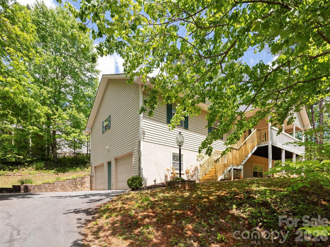38 Evening Shade Dr., Weaverville, NC 28787