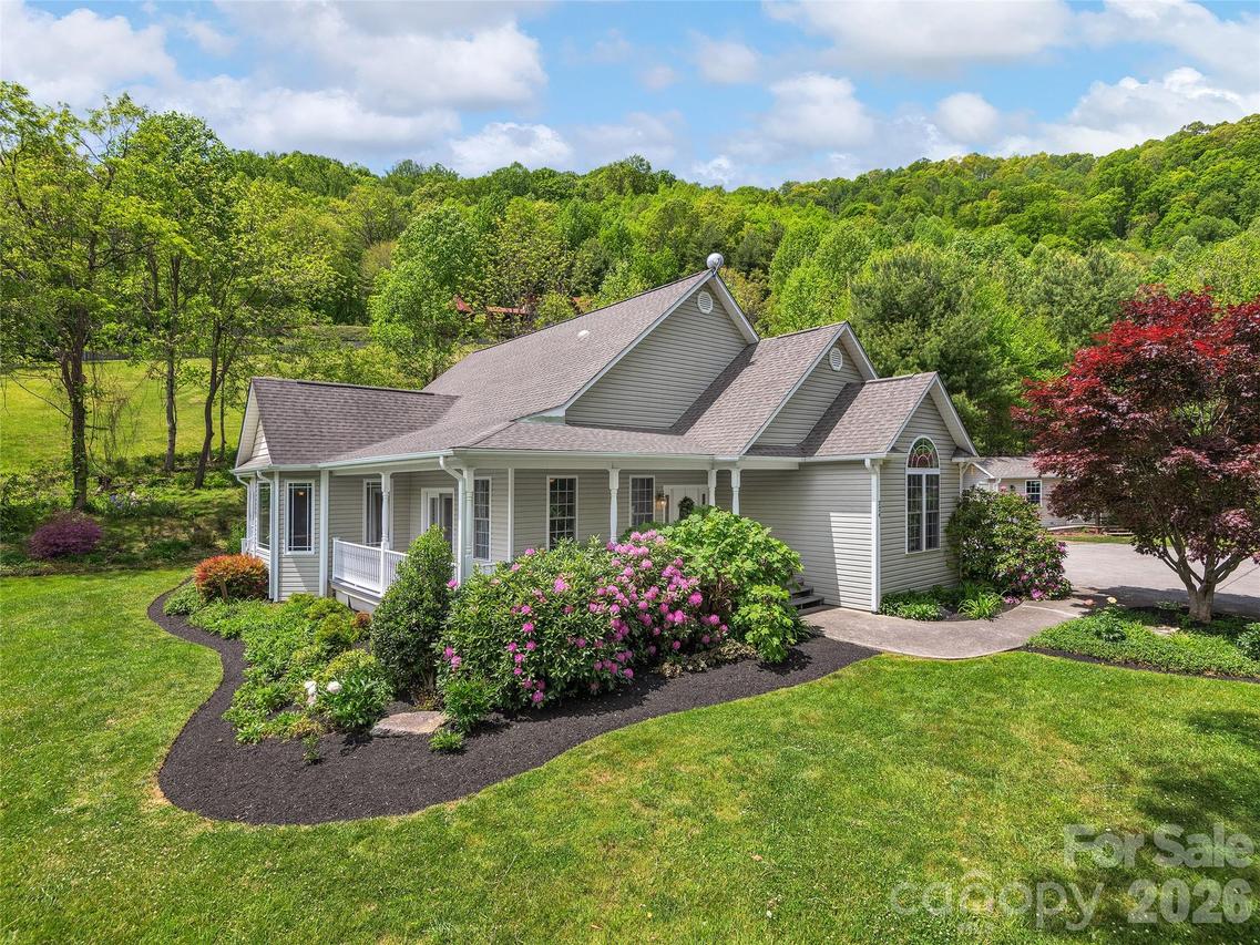 224 Hydrangea Dr., Waynesville, NC 28785