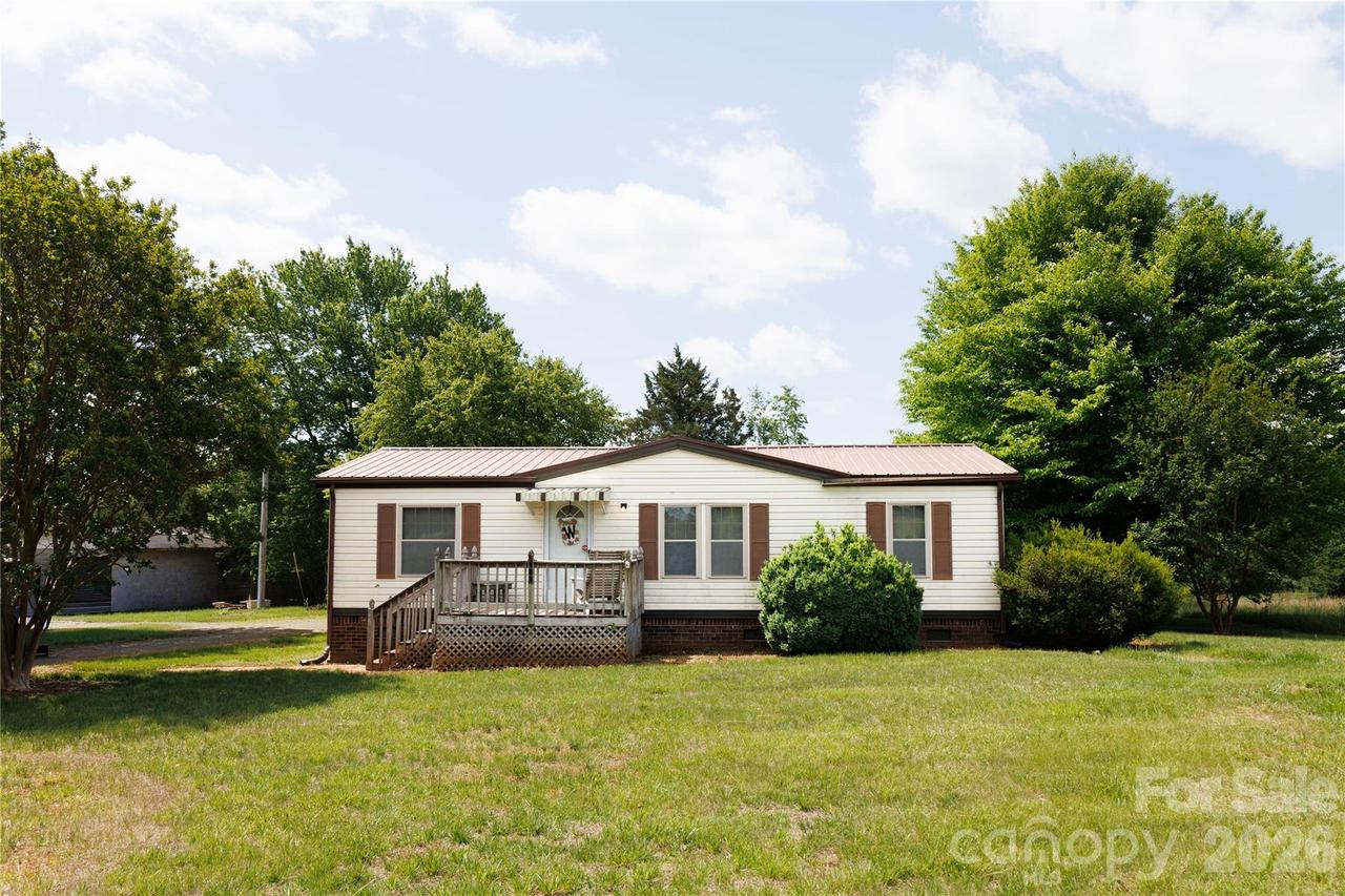 318 Tuckers Grove Rd., Statesville, NC 28625