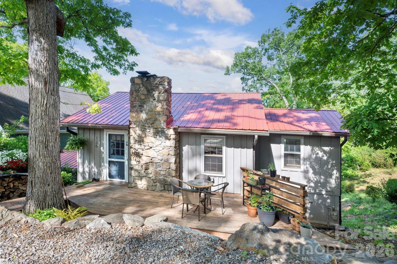 126 Maney Ave., Asheville, NC 28804
