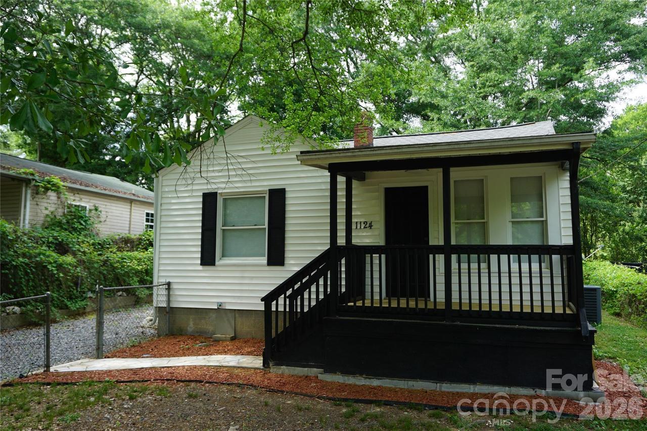 1124 W Mauney Ave., Gastonia, NC 28052