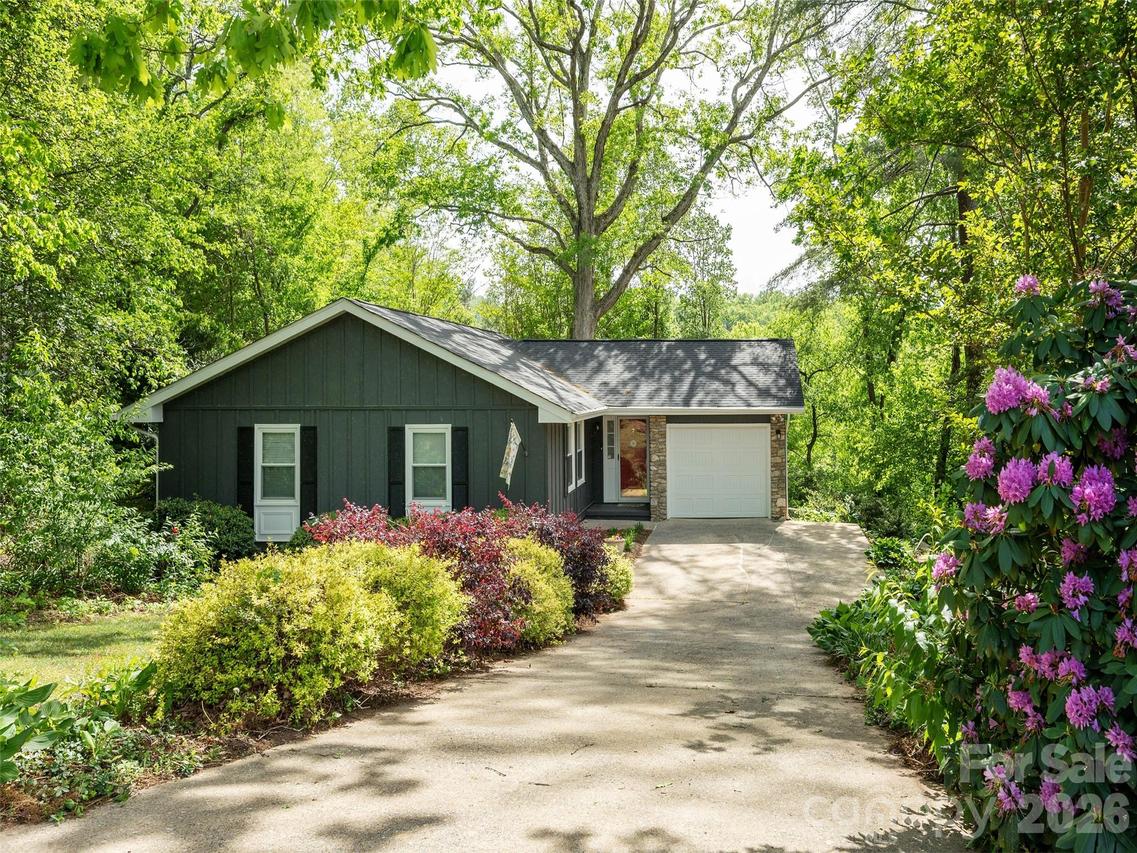 40 Fieldcrest Rd., Arden, NC 28704