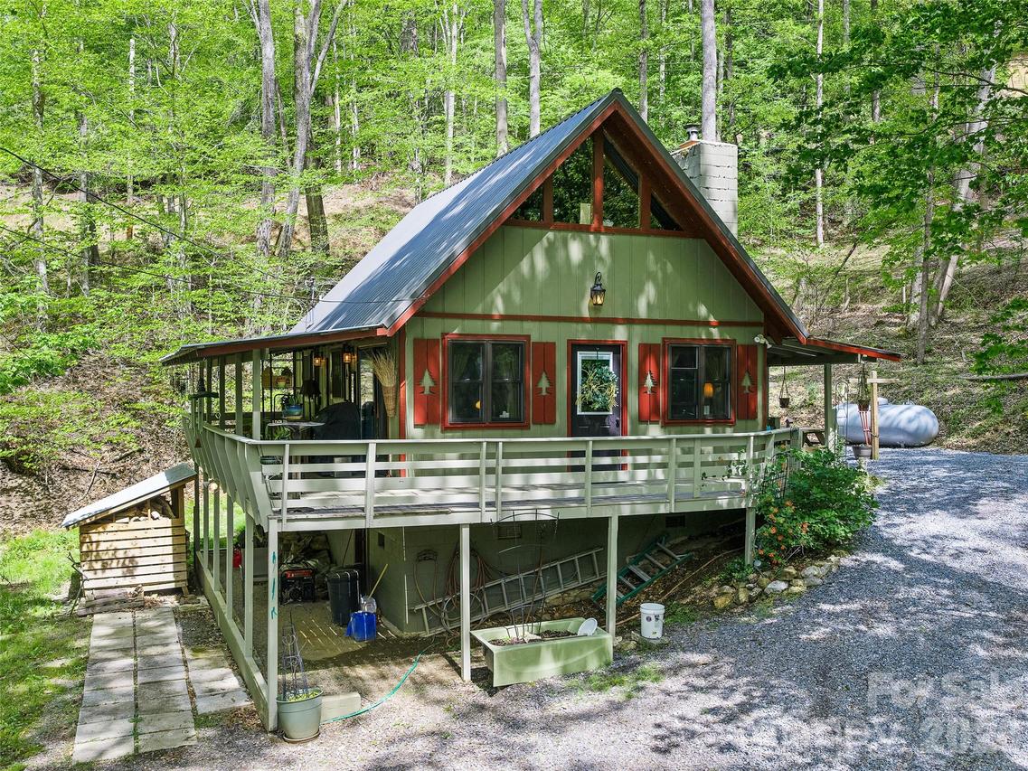 886 Three Quarter Creek Rd., Burnsville, NC 28714