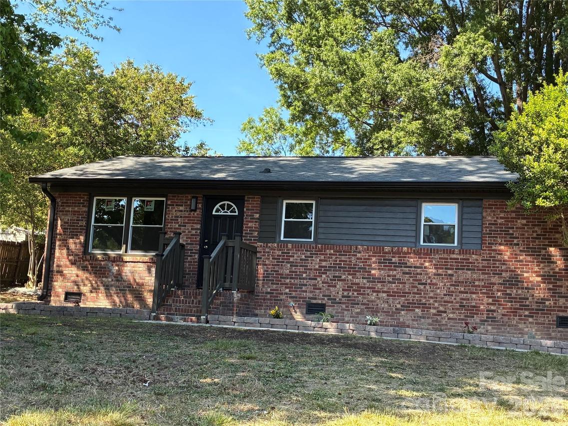 103 Sunset Ln., Bessemer City, NC 28016