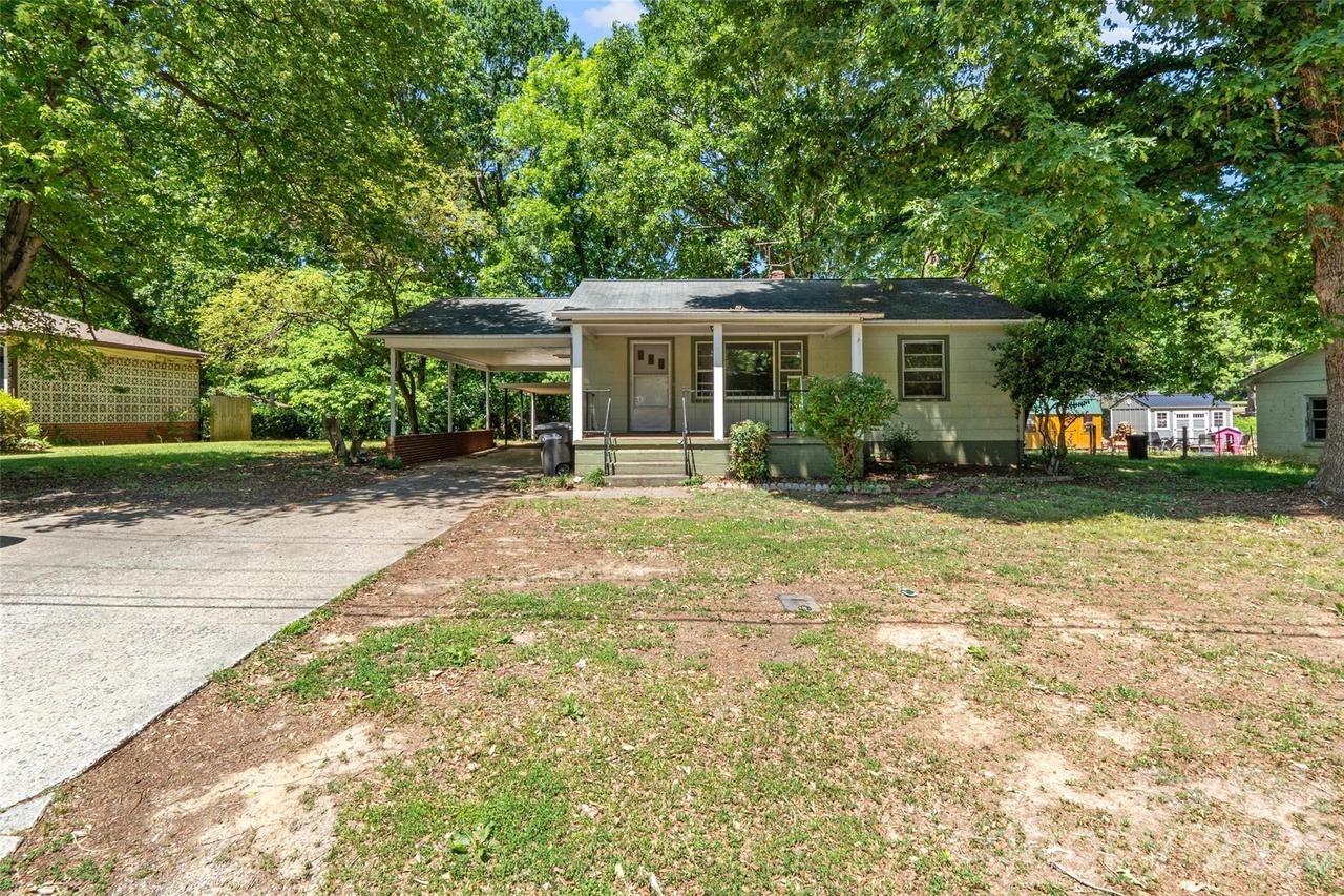 412 Eastside Dr., Statesville, NC 28625