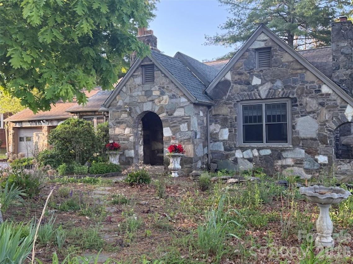115 Oakland Rd., Asheville, NC 28801
