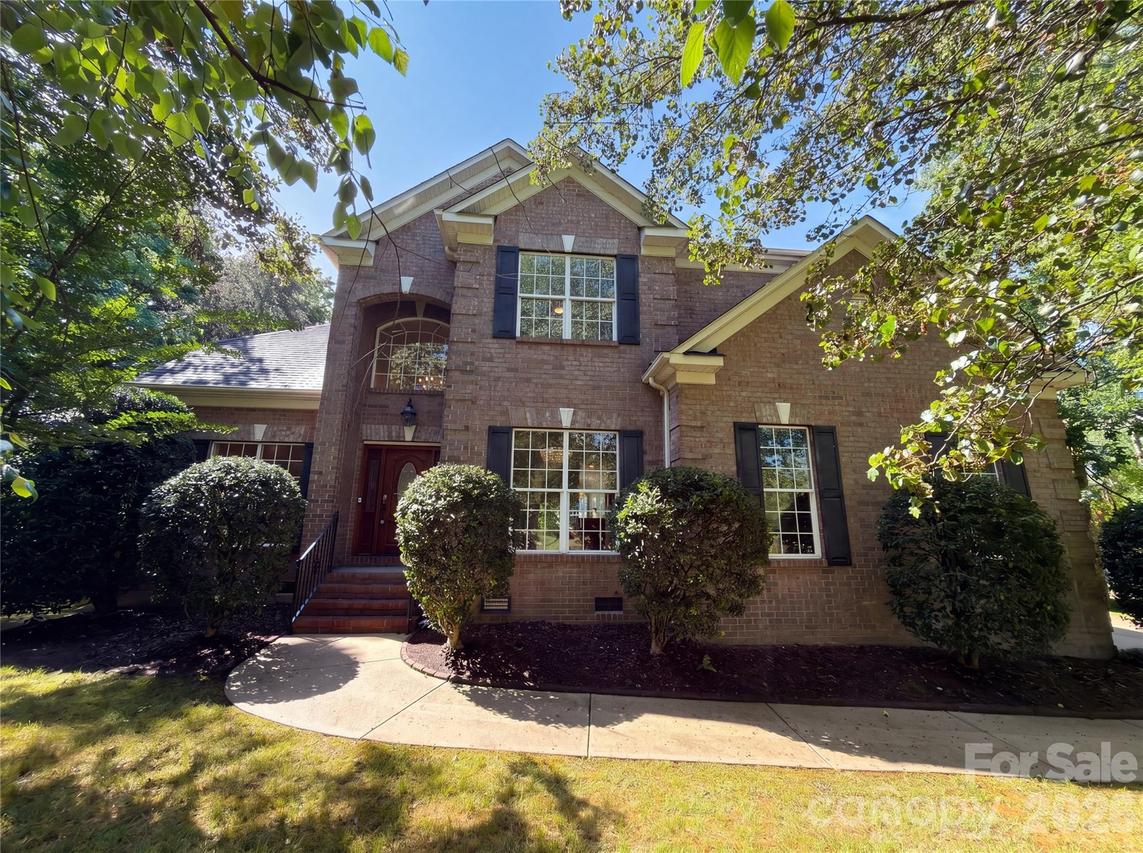 612 Carver Pond Ln., Waxhaw, NC 28173