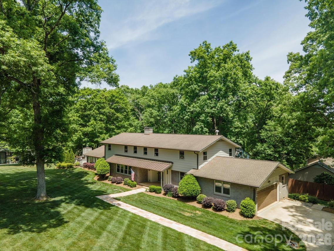 240 36th Avenue Cir., Hickory, NC 28601