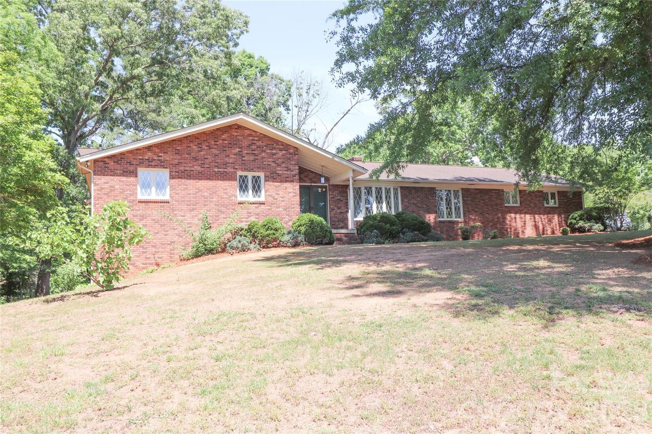 112 Forest Ave., Valdese, NC 28690