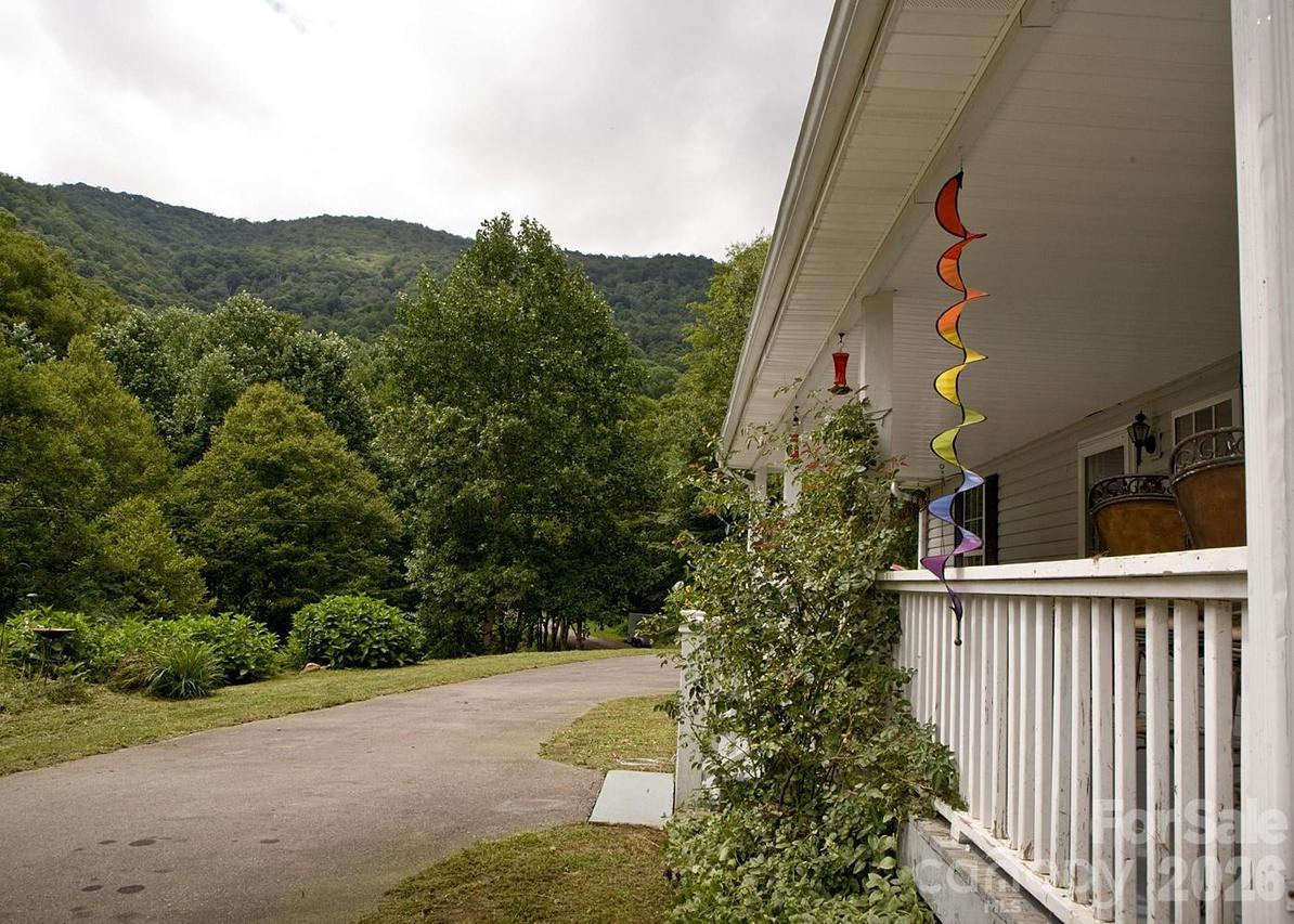 165 Peepeye Cove Rd., Leicester, NC 28748