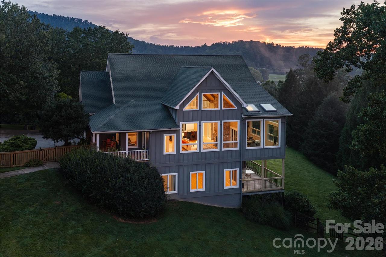 33 Bridle Path Dr., Barnardsville, NC 28709