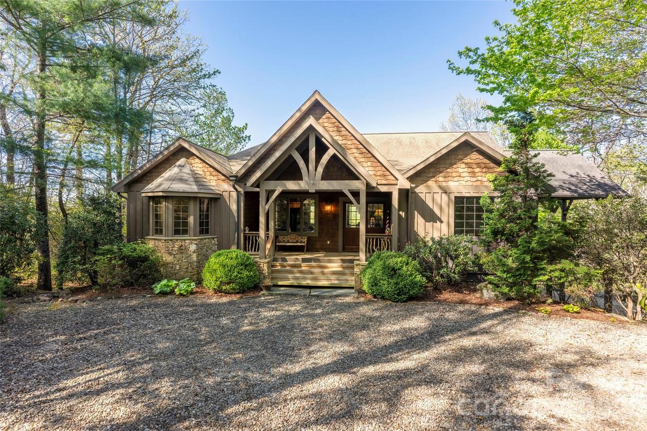 601 Hawk Mountain Rd., Lake Toxaway, NC 28747