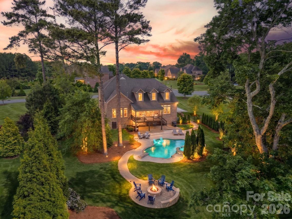 701 Copper Tree Ln., Waxhaw, NC 28173