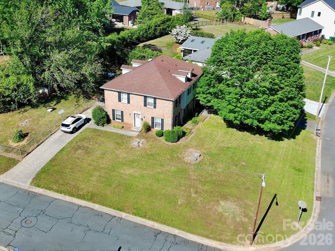 1301 Bywood Ln., Charlotte, NC 28209