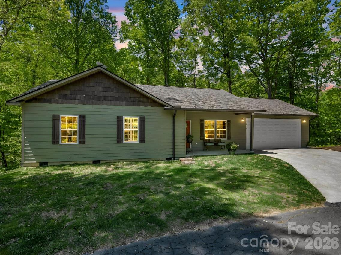 135 Half Moon Ln., Brevard, NC 28712