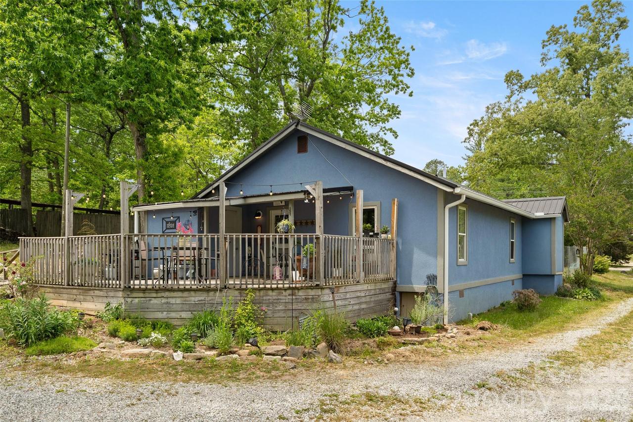 28 Cathys Cove Rd., Hendersonville, NC 28792