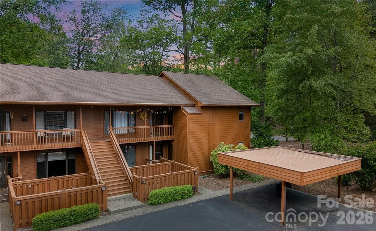 16 Woodsong Ln., Brevard, NC 28712