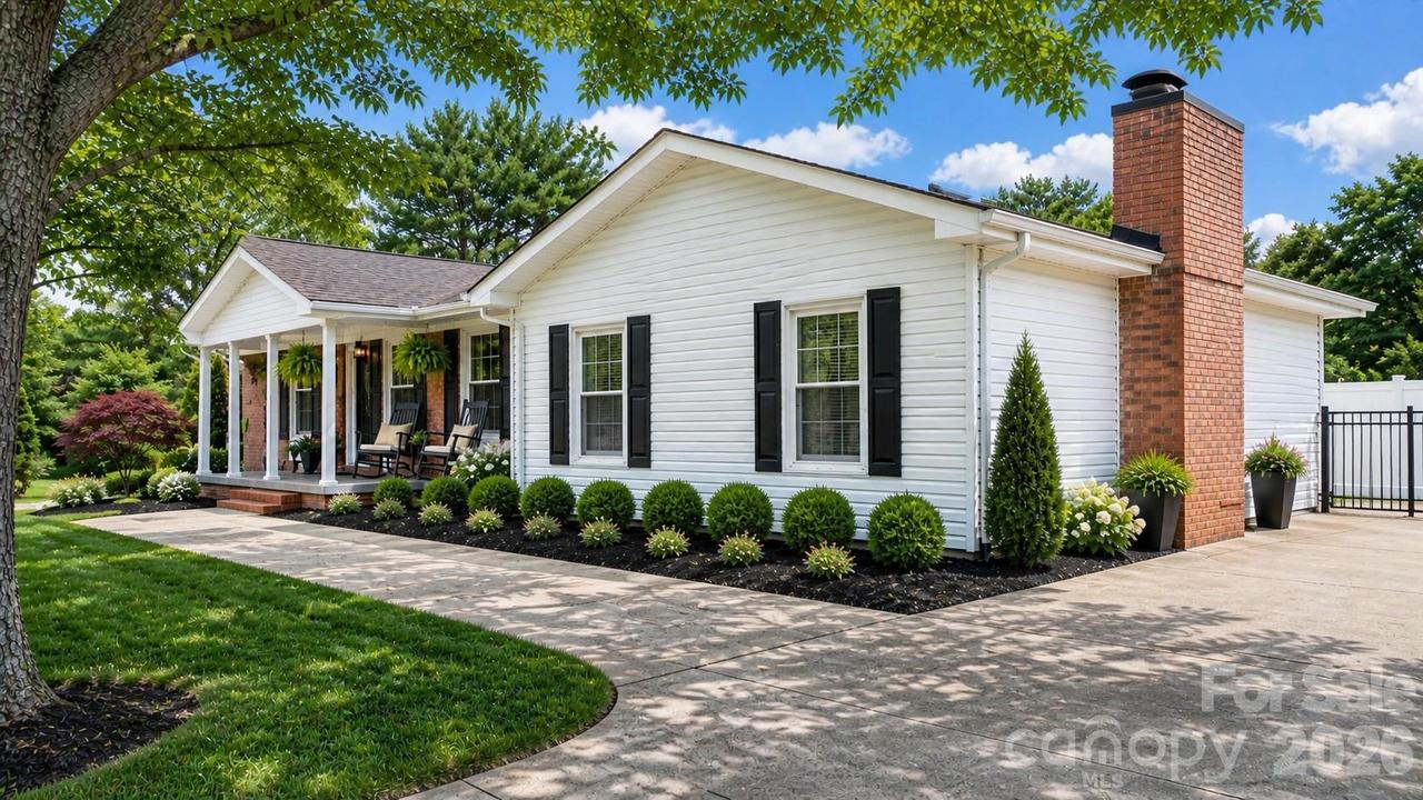 2596 Sweetbriar Cir., Lenoir, NC 28645
