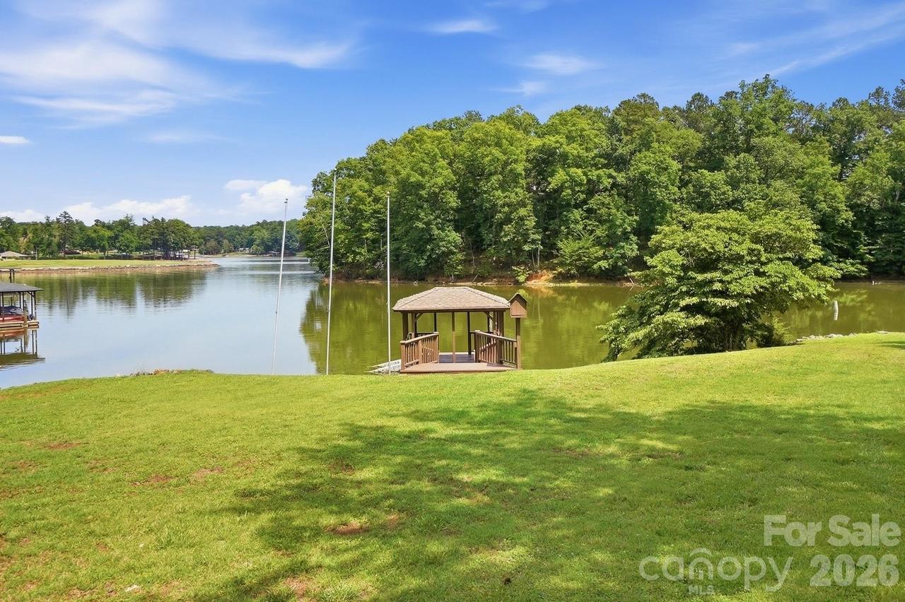 204 Bay Shore Dr., Belmont, NC 28012