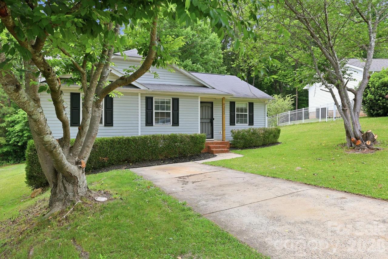 1221 Capps Hollow Dr., Charlotte, NC 28216