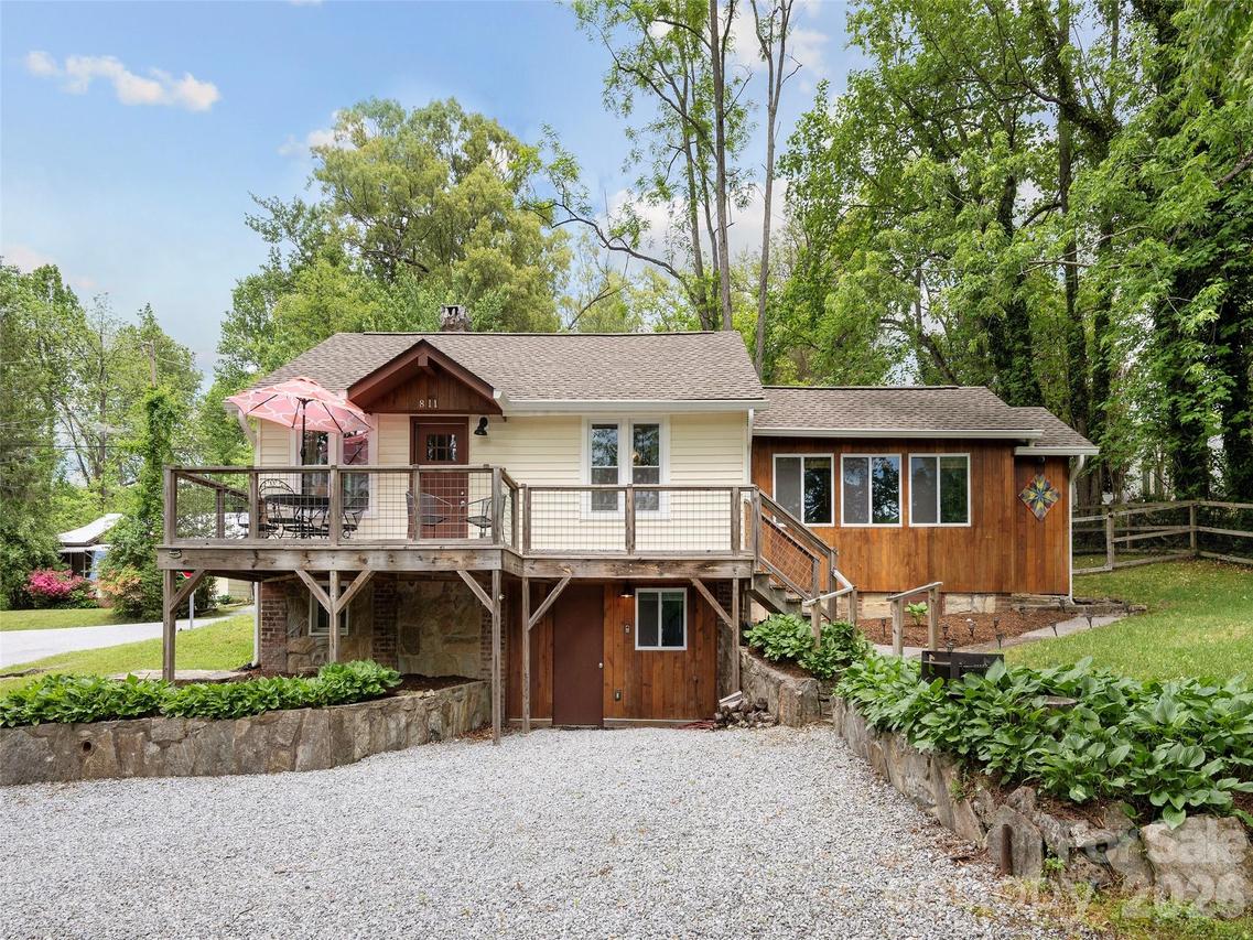 811 Miami Ter., Hendersonville, NC 28791