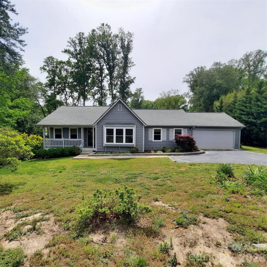 104 Richards Dr., Hendersonville, NC 28792