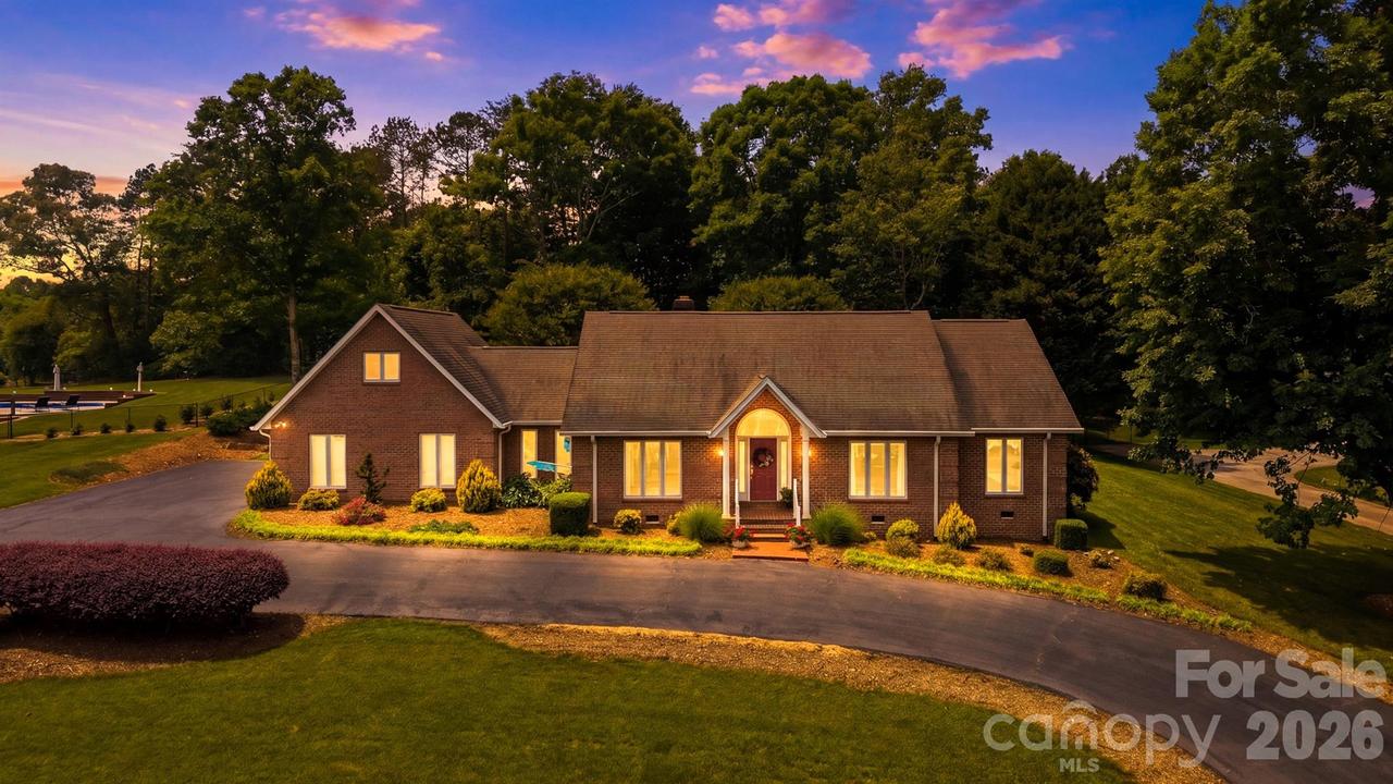 3650 Foxboro Ln., Hickory, NC 28601