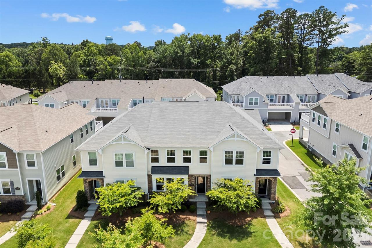 11010 Chalkbark Ln., Charlotte, NC 28262
