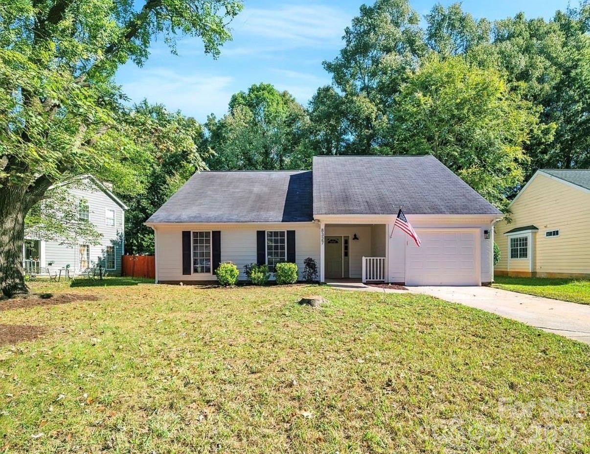 8327 Houndstooth Dr., Charlotte, NC 28227
